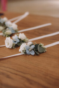 bracelet de fleurs pour témoins femmes